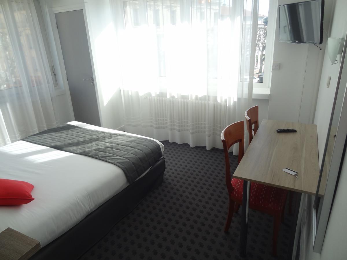 Hotel Les Ambassadeurs Saint-Chamond Esterno foto