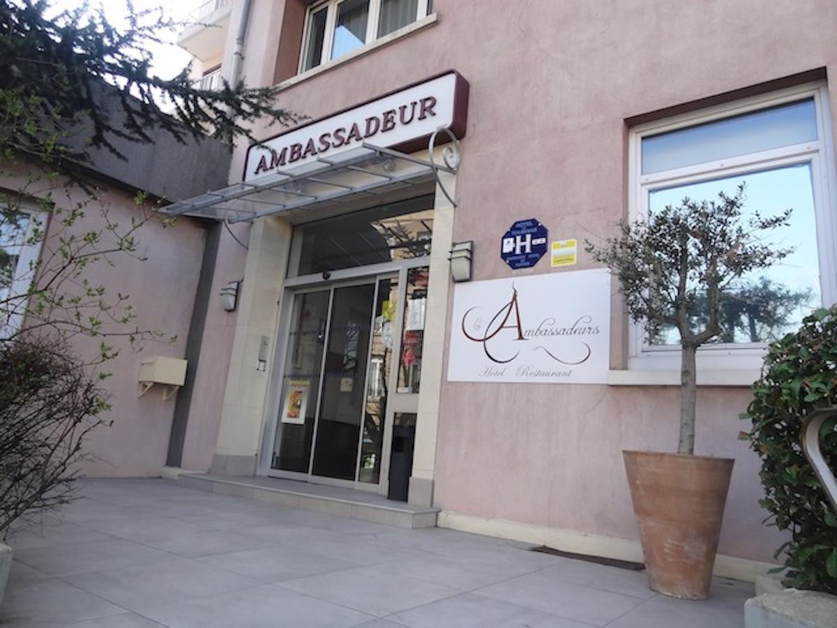 Hotel Les Ambassadeurs Saint-Chamond Esterno foto